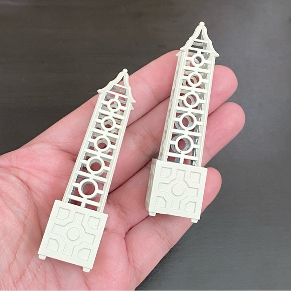 DEPARTMENT 56 Seasons Bay Set of 2 Lattice Obelisk - Picture 7 of 7